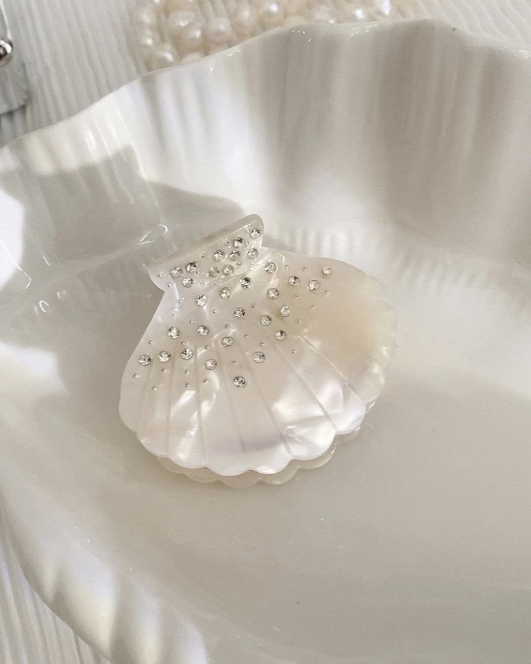 Sparkling Shell Claw Clip